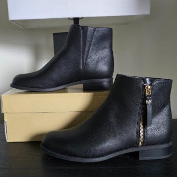 NIB Michael Kors Britt Faux Leather 1" Heel Round Toe Side Zip Ankle Bootie - Picture 2 of 14